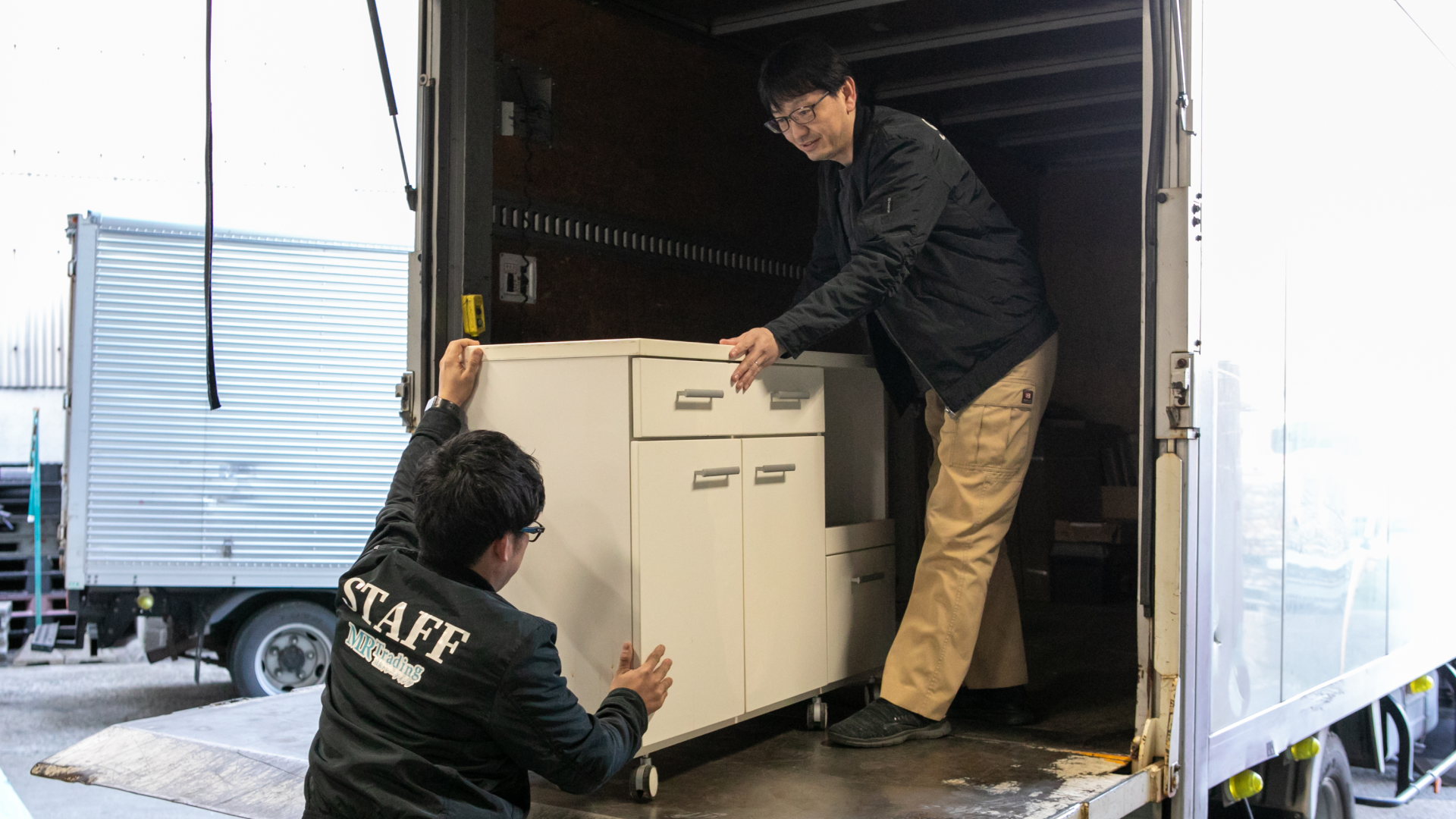 トラックへの積み込み